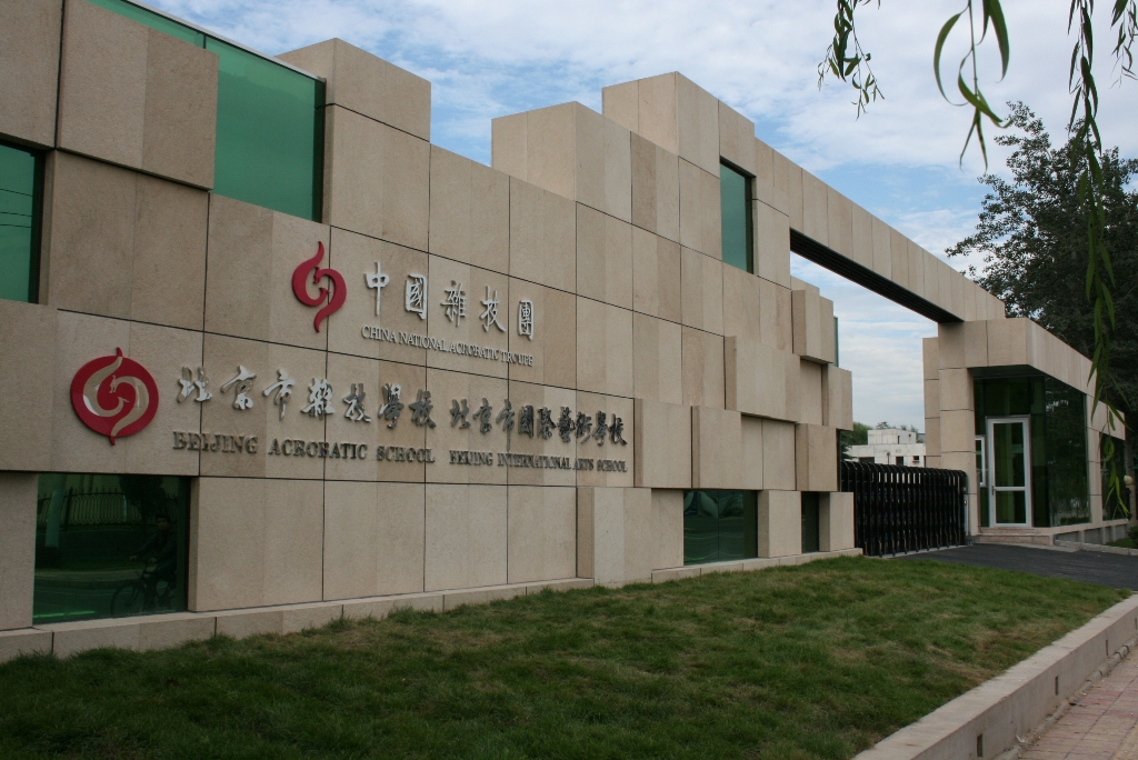 美国男子用大鸡巴狠操中国大美女小逼视频